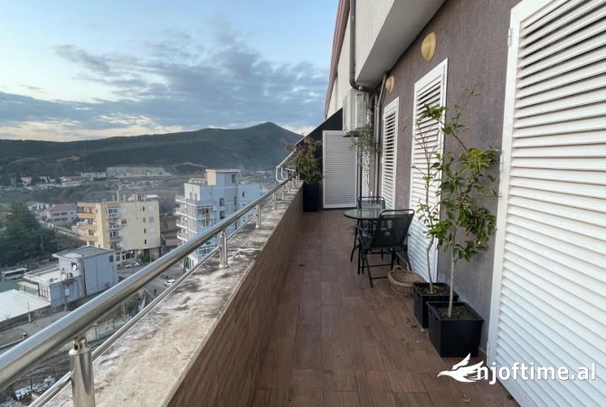 Shtepi ne shitje Apartament ne Tirane, 3+1, Mobilimi E mobiluar, Pagesa 180,000  Euro.