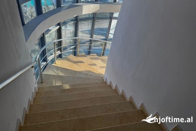 JEPET ME QERA KATIN E TRETE 1250 M2 