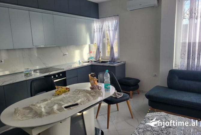 Shtepi me qera Shtepi Private ne Tirane, 3+1, Mobilimi E mobiluar, Pagesa 850  Euro.