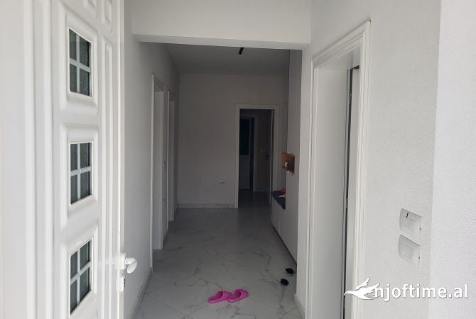 Shtepi me qera Shtepi Private ne Tirane, 3+1, Mobilimi E mobiluar, Pagesa 850  Euro.