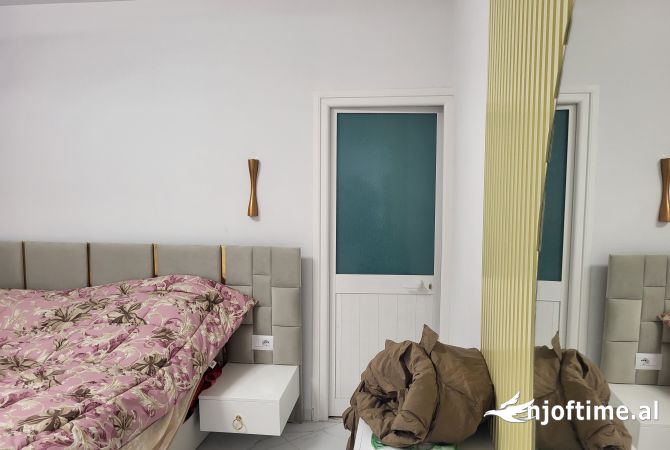 Shtepi me qera Shtepi Private ne Tirane, 3+1, Mobilimi E mobiluar, Pagesa 850  Euro.