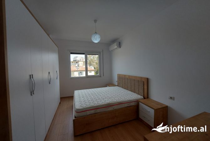 Shtepi me qera Apartament ne Tirane, 2+1, Mobilimi E mobiluar, Pagesa 550  Euro.