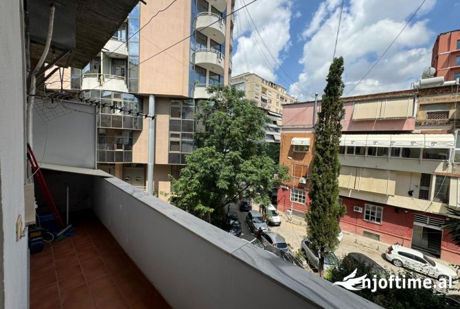 Shtepi ne shitje Apartament ne Tirane, Garsoniere, Mobilimi E mobiluar, Pagesa 100,000  Euro.