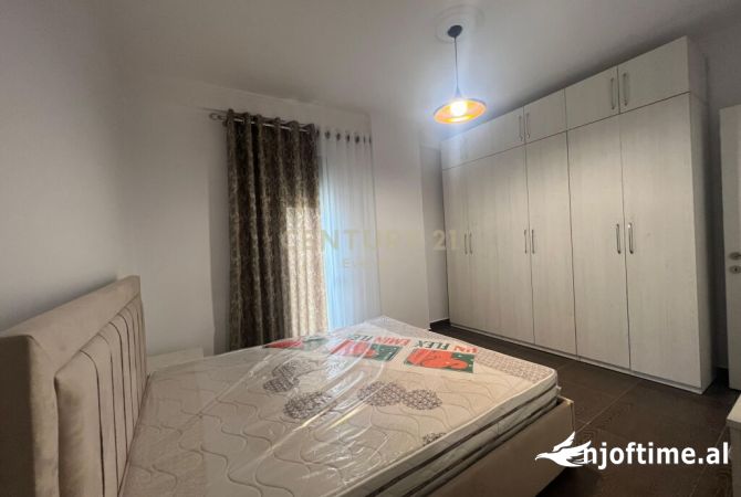 Shtepi me qera Apartament ne Tirane, 2+1, Mobilimi E mobiluar, Pagesa 1,000  Euro.