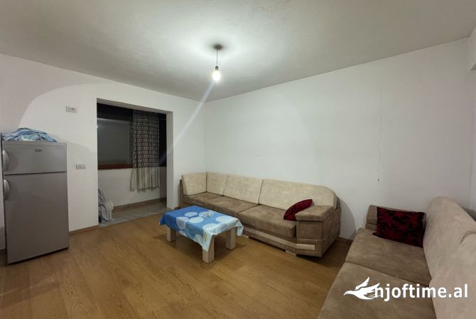 Shtepi me qera Apartament ne Tirane, 1+1, Mobilimi E mobiluar, Pagesa 400  Euro.