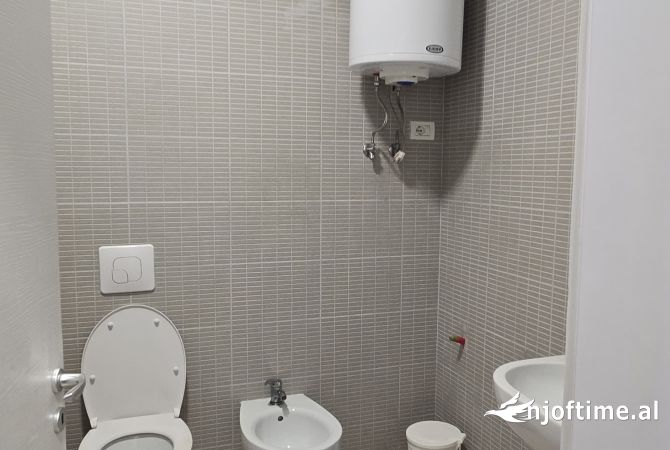 Shtepi ne shitje Apartament ne Tirane, 3+1, Mobilimi E mobiluar, Pagesa 260,000  Euro.