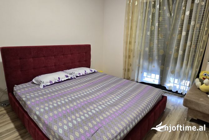 Shtepi ne shitje Apartament ne Tirane, 3+1, Mobilimi E mobiluar, Pagesa 260,000  Euro.