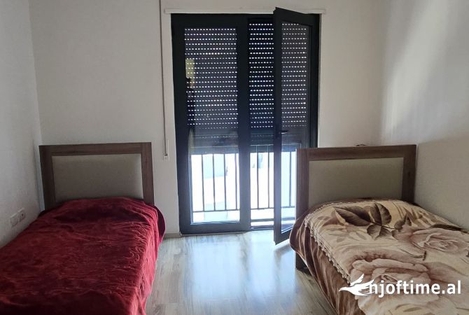 Shtepi ne shitje Apartament ne Tirane, 3+1, Mobilimi E mobiluar, Pagesa 260,000  Euro.
