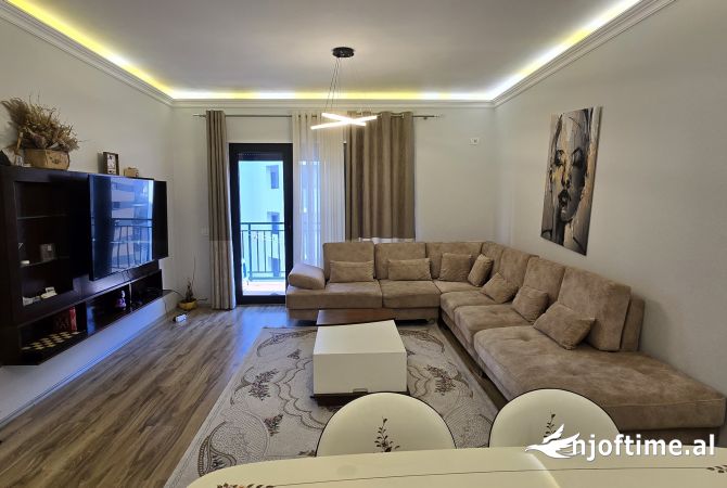 Shtepi ne shitje Apartament ne Tirane, 3+1, Mobilimi E mobiluar, Pagesa 260,000  Euro.