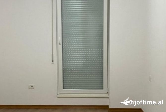 Shtepi me qera Apartament ne Tirane, 2+1, Mobilimi Pjeserisht e mobiluar, Pagesa 500  Euro.