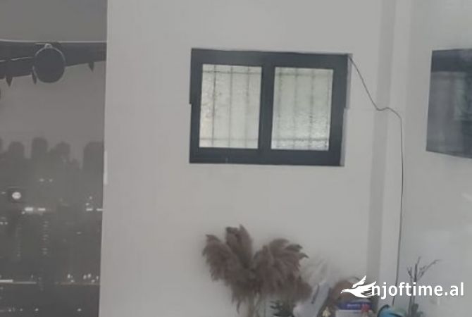 Ambient biznesi me qera 1+1 ne Tirane - 60,000 Leke