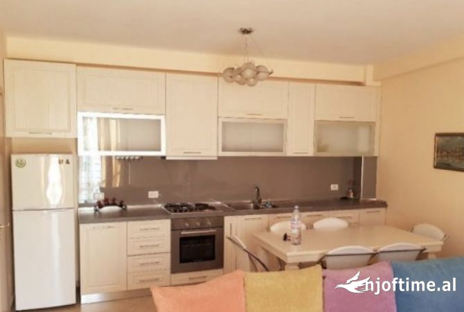 Shtepi me qera 2+1 ne Tirane - 670 Euro
