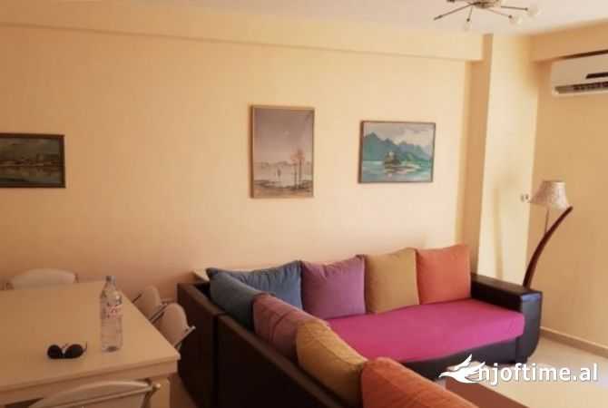 Shtepi me qera 2+1 ne Tirane - 670 Euro