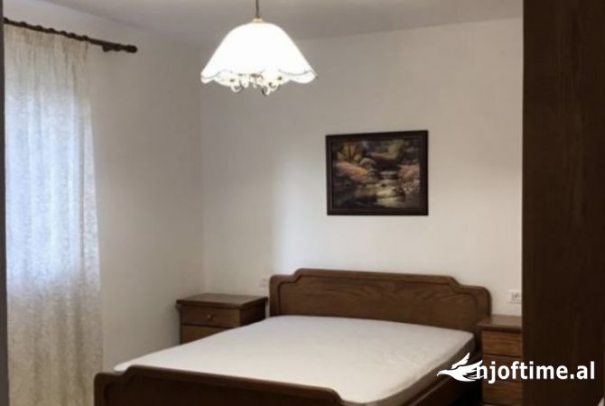 Shtepi me qera Apartament ne Tirane, 3+1, Mobilimi E mobiluar, Pagesa 60,000  Leke.