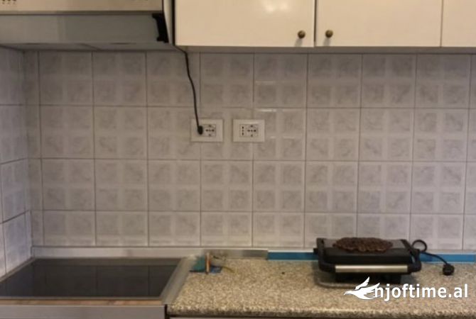 Shtepi me qera Apartament ne Tirane, 3+1, Mobilimi E mobiluar, Pagesa 60,000  Leke.