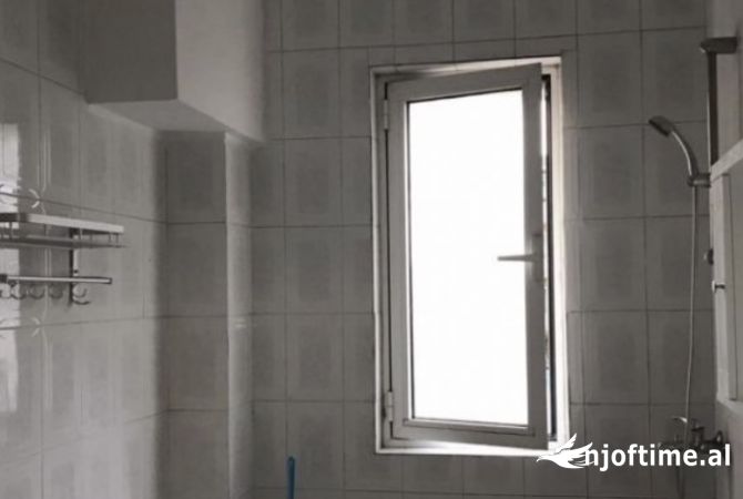 Shtepi me qera Apartament ne Tirane, 3+1, Mobilimi E mobiluar, Pagesa 60,000  Leke.