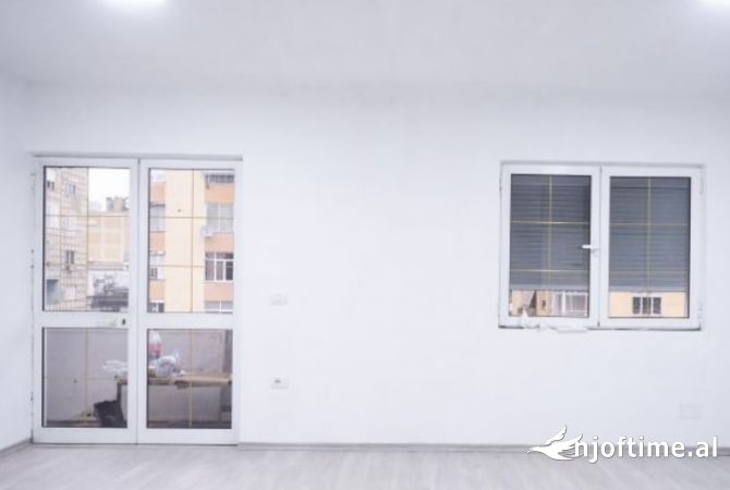 Ambient biznesi me qera 1+1 ne Tirane - 100,000 Leke