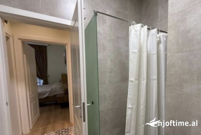 Shtepi ne shitje Apartament ne Tirane, 2+1, Mobilimi E mobiluar, Pagesa 209,000  Euro.