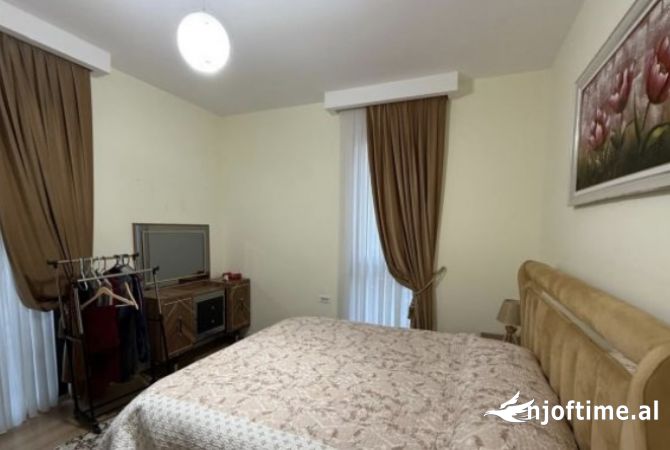Shtepi ne shitje Apartament ne Tirane, 2+1, Mobilimi E mobiluar, Pagesa 209,000  Euro.