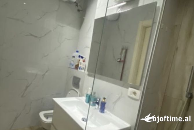 Shtepi me qera Apartament ne Tirane, 2+1, Mobilimi E mobiluar, Pagesa 700  Euro.