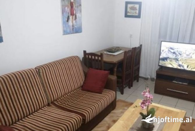 Shtepi ne shitje Apartament ne Tirane, 3+1, Mobilimi E mobiluar, Pagesa 148,000  Euro.
