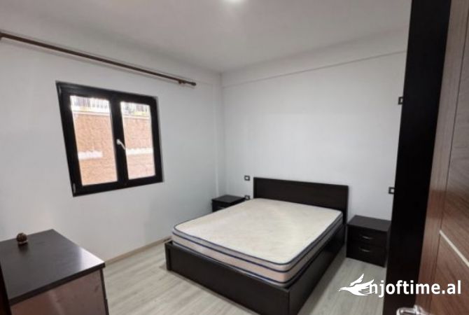 Shtepi ne shitje Apartament ne Tirane, 2+1, Mobilimi E mobiluar, Pagesa 40,000  Euro.