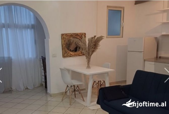 Shtepi me qera Apartament ne Tirane, 1+1, Mobilimi E mobiluar, Pagesa 50,000  Leke.
