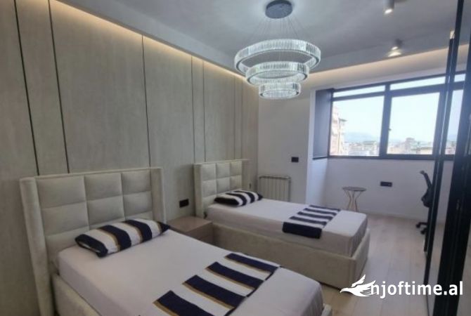 Shtepi ne shitje Apartament ne Tirane, 2+1, Mobilimi E mobiluar, Pagesa 450,000  Euro.