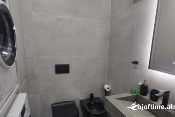 Shtepi ne shitje Apartament ne Tirane, 2+1, Mobilimi E mobiluar, Pagesa 450,000  Euro.