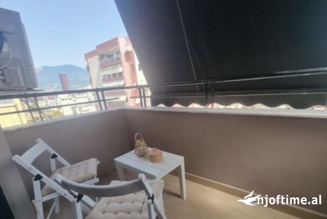 Shtepi ne shitje Apartament ne Tirane, 2+1, Mobilimi E mobiluar, Pagesa 450,000  Euro.