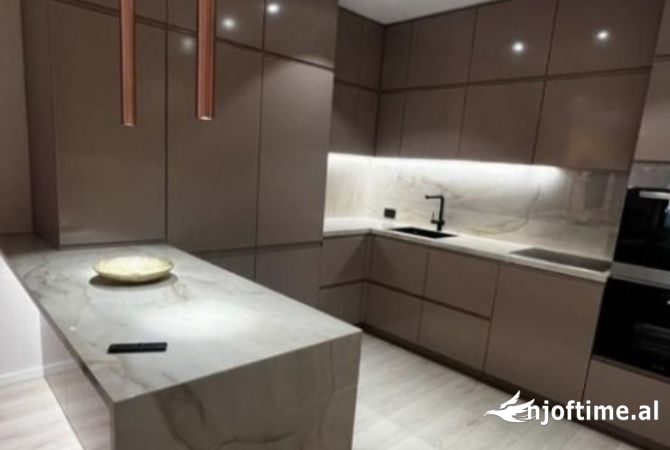 Shtepi ne shitje Apartament ne Tirane, 2+1, Mobilimi E mobiluar, Pagesa 450,000  Euro.
