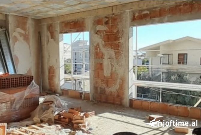 Shtepi ne shitje Apartament ne Tirane, 2+1, Mobilimi Bosh, pa mobiluar, Pagesa 165,000  Euro.