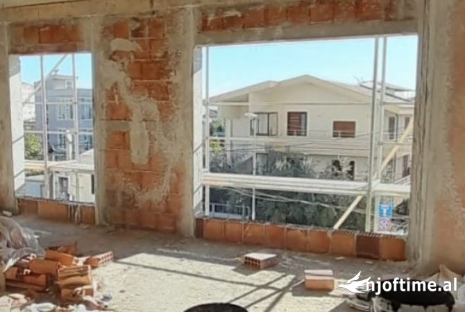 Shtepi ne shitje Apartament ne Tirane, 2+1, Mobilimi Bosh, pa mobiluar, Pagesa 165,000  Euro.