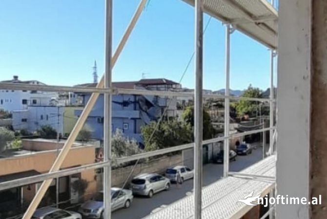 Shtepi ne shitje Apartament ne Tirane, 2+1, Mobilimi Bosh, pa mobiluar, Pagesa 165,000  Euro.