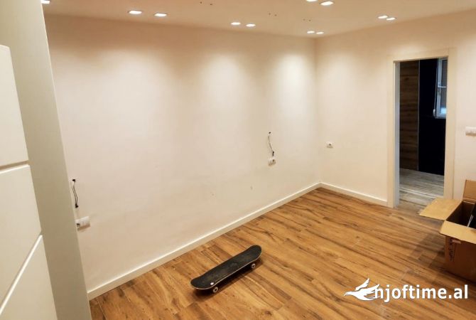 Shtepi ne shitje Apartament ne Tirane, 2+1, Mobilimi Pjeserisht e mobiluar, Pagesa 152,000  Euro.