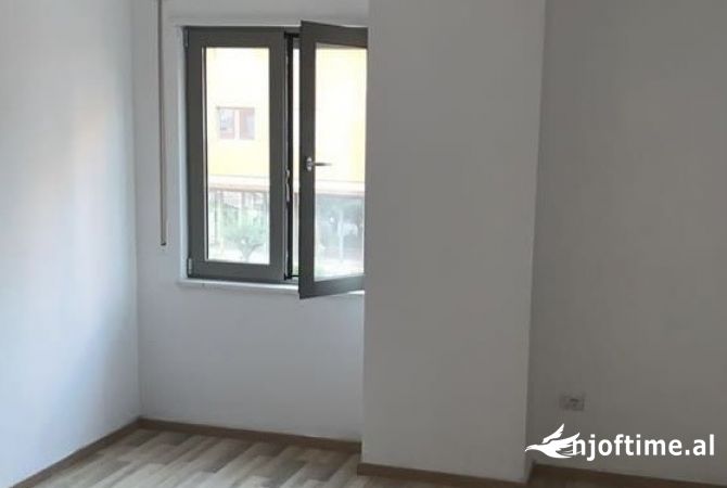 Shtepi me qera Apartament ne Tirane, 1+1, Mobilimi Bosh, pa mobiluar, Pagesa 400  Euro.