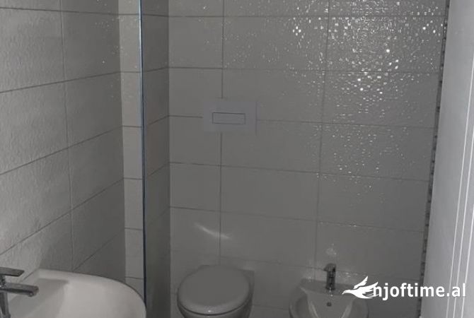 Shtepi me qera Apartament ne Tirane, 1+1, Mobilimi Bosh, pa mobiluar, Pagesa 400  Euro.