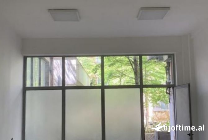 Ambient biznesi ne shitje 1+1 ne Tirane - 185,000 Euro