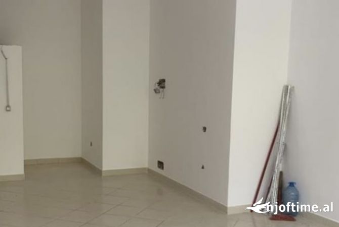 Shitet dyqan ne rrugen Islam Alla, myslym shyr Tirane