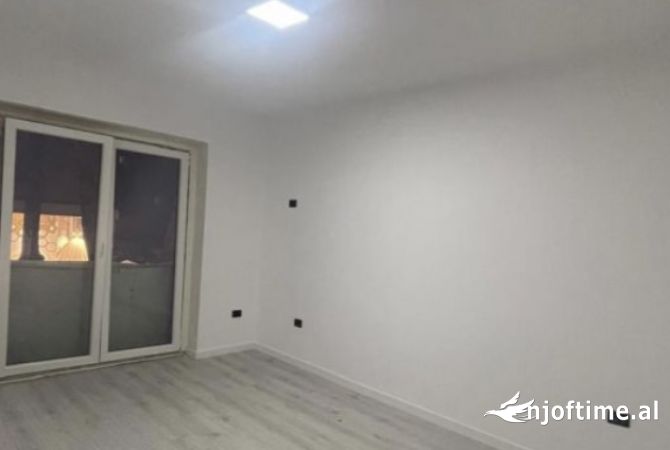 Shtepi me qera 2+1 ne Tirane - 1,000 Euro