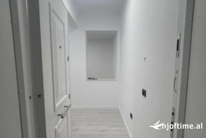 Shtepi me qera Apartament ne Tirane, 2+1, Mobilimi Bosh, pa mobiluar, Pagesa 1,000  Euro.