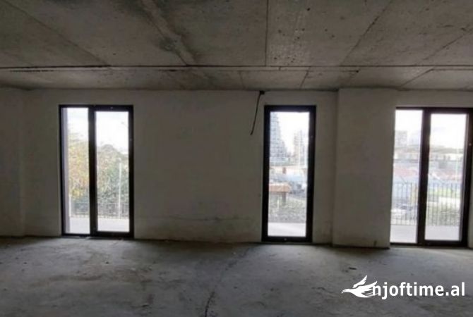 Ambient biznesi me qera 1+1 ne Tirane - 2,000 Euro