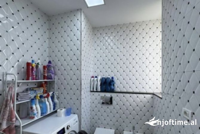 Shtepi me qera Apartament ne Tirane, 2+1, Mobilimi E mobiluar, Pagesa 750  Euro.