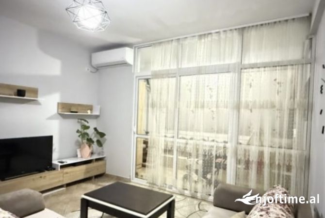 Shtepi me qera Apartament ne Tirane, 1+1, Mobilimi E mobiluar, Pagesa 450  Euro.