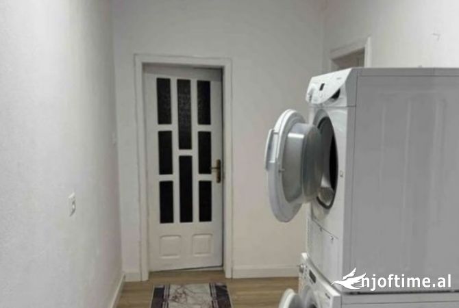 Shtepi me qera Apartament ne Tirane, 1+1, Mobilimi E mobiluar, Pagesa 400  Euro.