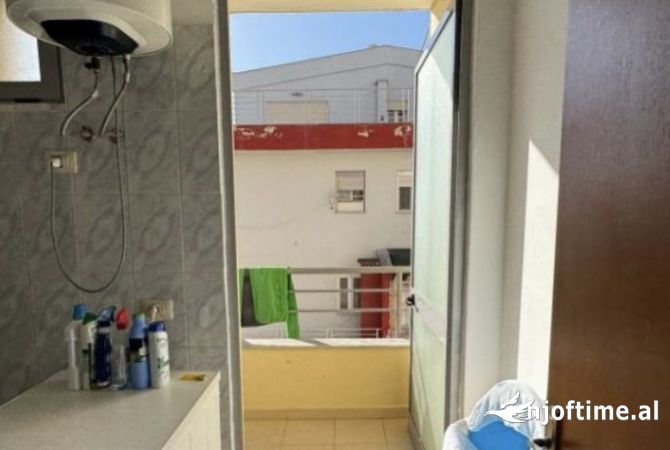 Shtepi ne shitje Apartament ne Tirane, 1+1, Mobilimi E mobiluar, Pagesa 87,000  Euro.