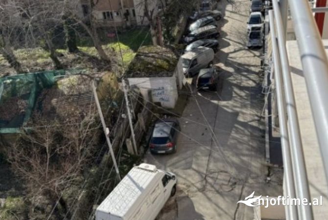 Shtepi ne shitje Apartament ne Tirane, 1+1, Mobilimi E mobiluar, Pagesa 87,000  Euro.