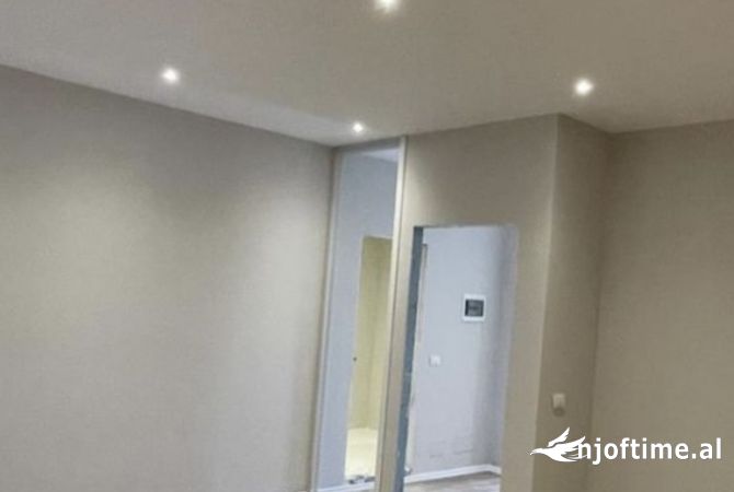 Shtepi ne shitje Apartament ne Vlore, 2+1, Mobilimi Bosh, pa mobiluar, Pagesa 150,000  Euro.