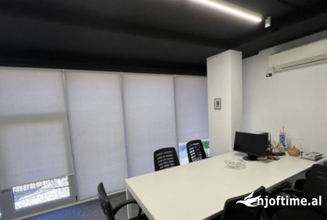 Jepet zyre 30 m2 e mobiluar tek Kompleksi Usluga Tirane