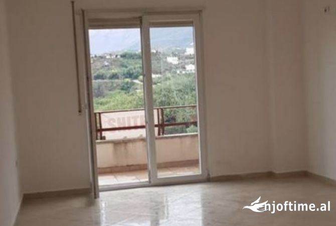 Shtepi ne shitje Apartament ne Tirane, 1+1, Mobilimi Bosh, pa mobiluar, Pagesa 82,500  Euro.